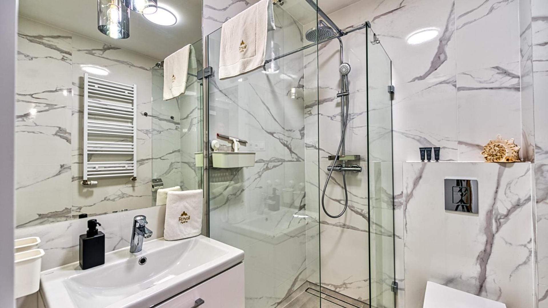 Apartamenty z basenem i saunami STONE HILL RESORT II VIP Centrum by Royal Aparts