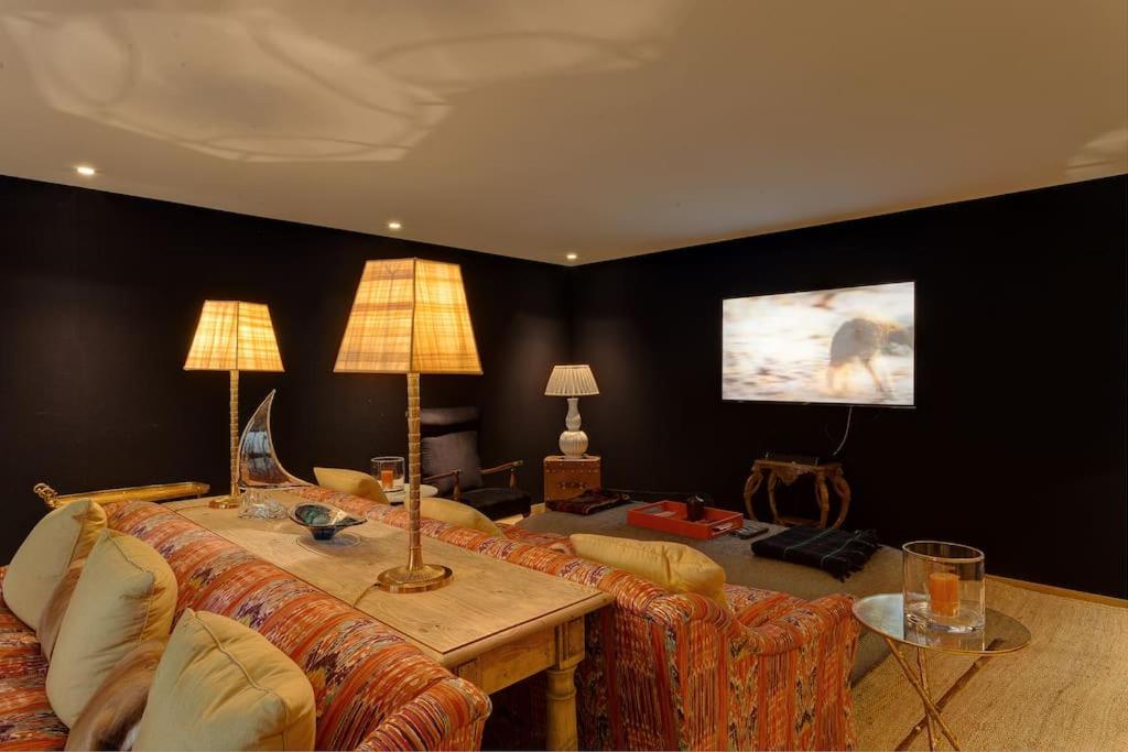 Luxury Chalet in Rougemont, 5 bedrooms & sauna