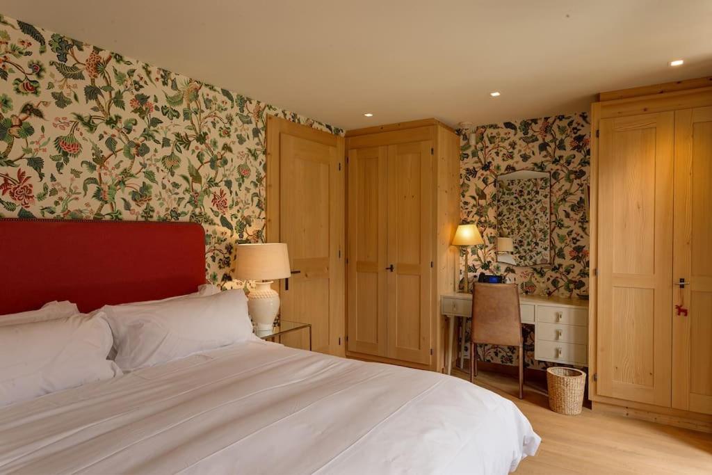 Luxury Chalet in Rougemont, 5 bedrooms & sauna