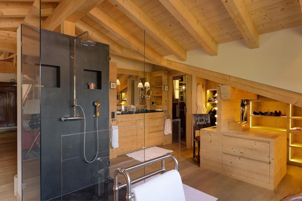 Luxury Chalet in Rougemont, 5 bedrooms & sauna