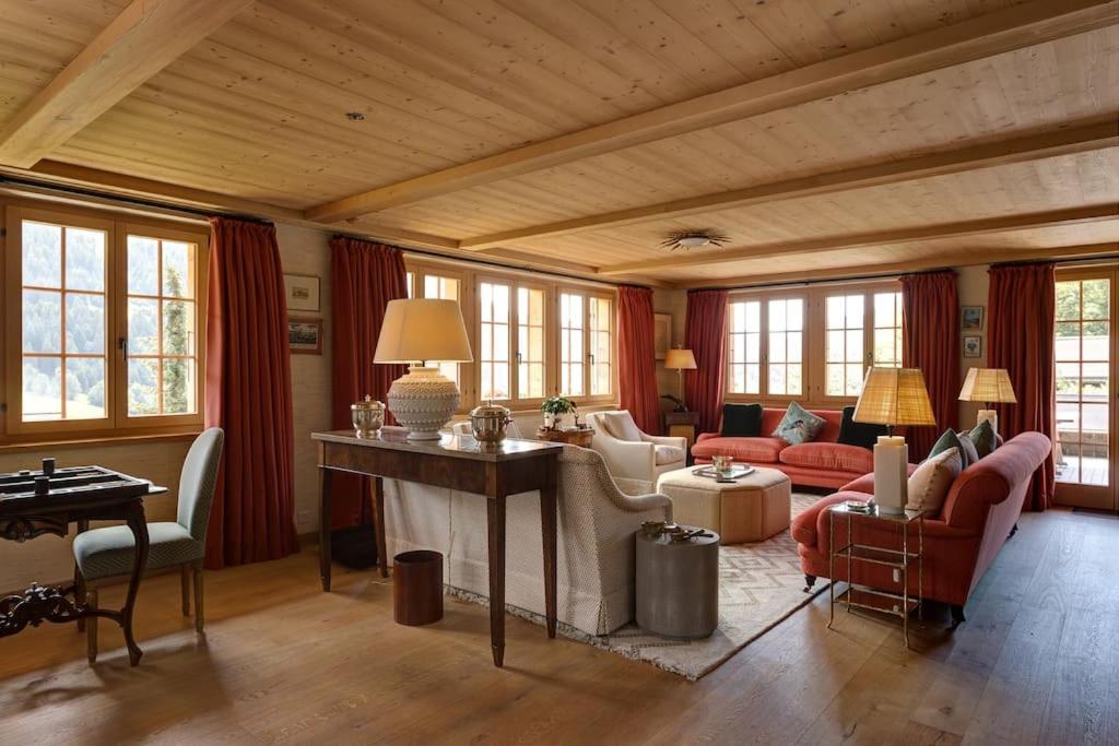 Luxury Chalet in Rougemont, 5 bedrooms & sauna