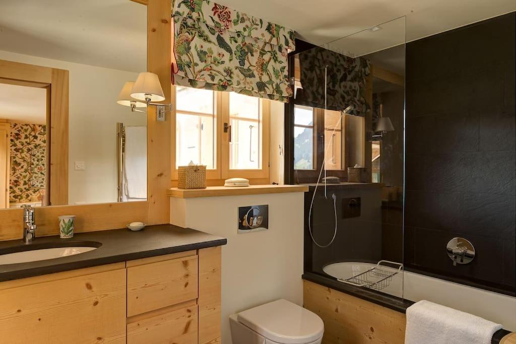 Luxury Chalet in Rougemont, 5 bedrooms & sauna
