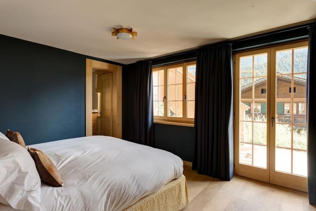 Luxury Chalet in Rougemont, 5 bedrooms & sauna