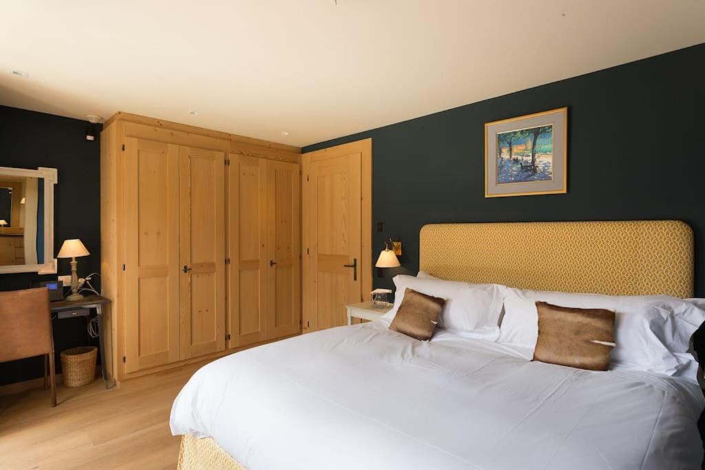 Luxury Chalet in Rougemont, 5 bedrooms & sauna