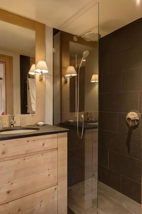 Luxury Chalet in Rougemont, 5 bedrooms & sauna