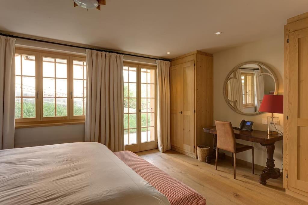 Luxury Chalet in Rougemont, 5 bedrooms & sauna