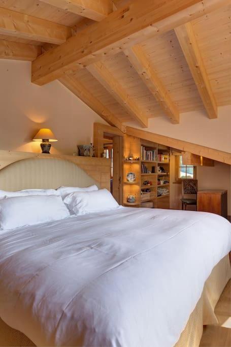 Luxury Chalet in Rougemont, 5 bedrooms & sauna