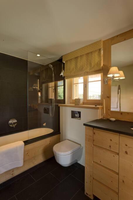 Luxury Chalet in Rougemont, 5 bedrooms & sauna