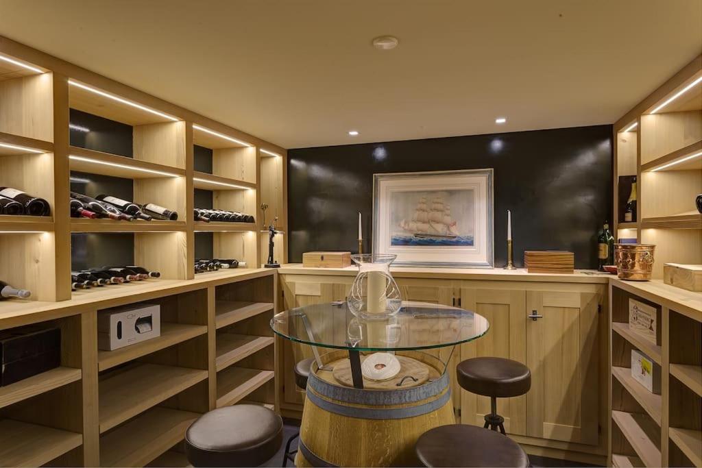 Luxury Chalet in Rougemont, 5 bedrooms & sauna