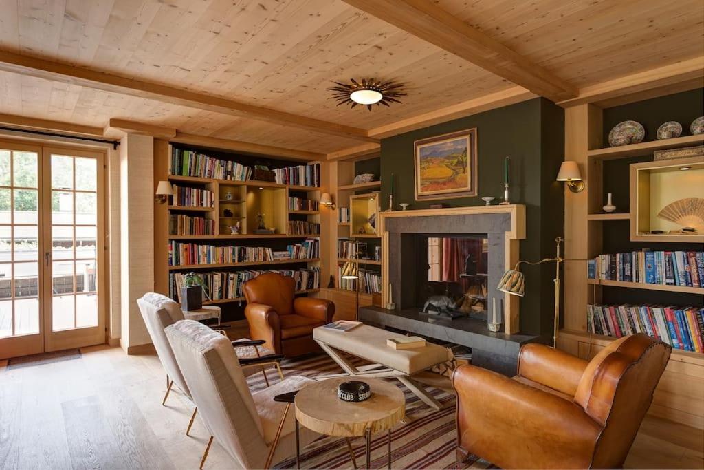 Luxury Chalet in Rougemont, 5 bedrooms & sauna