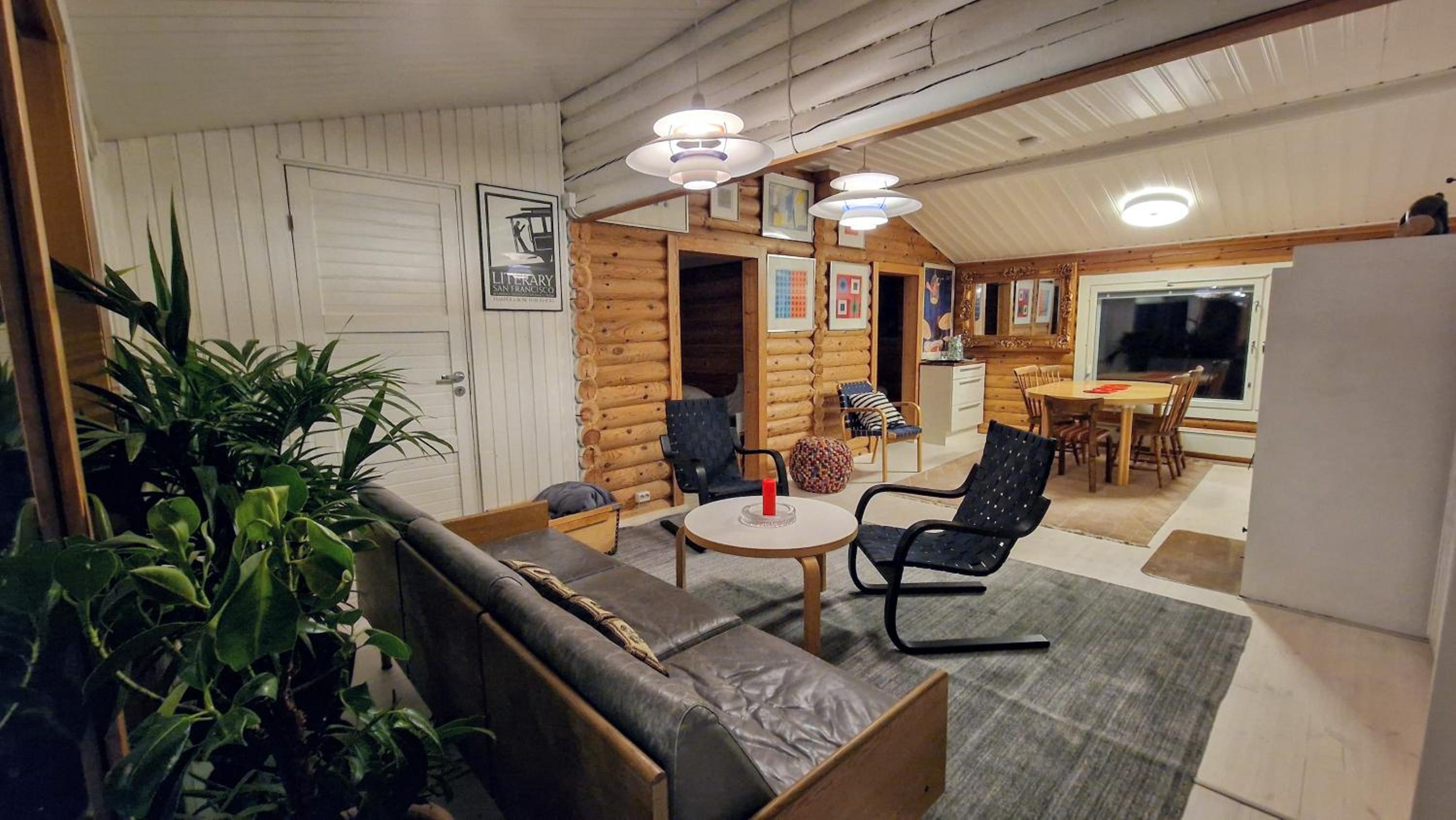 Hirsimökki kansallispuistossa