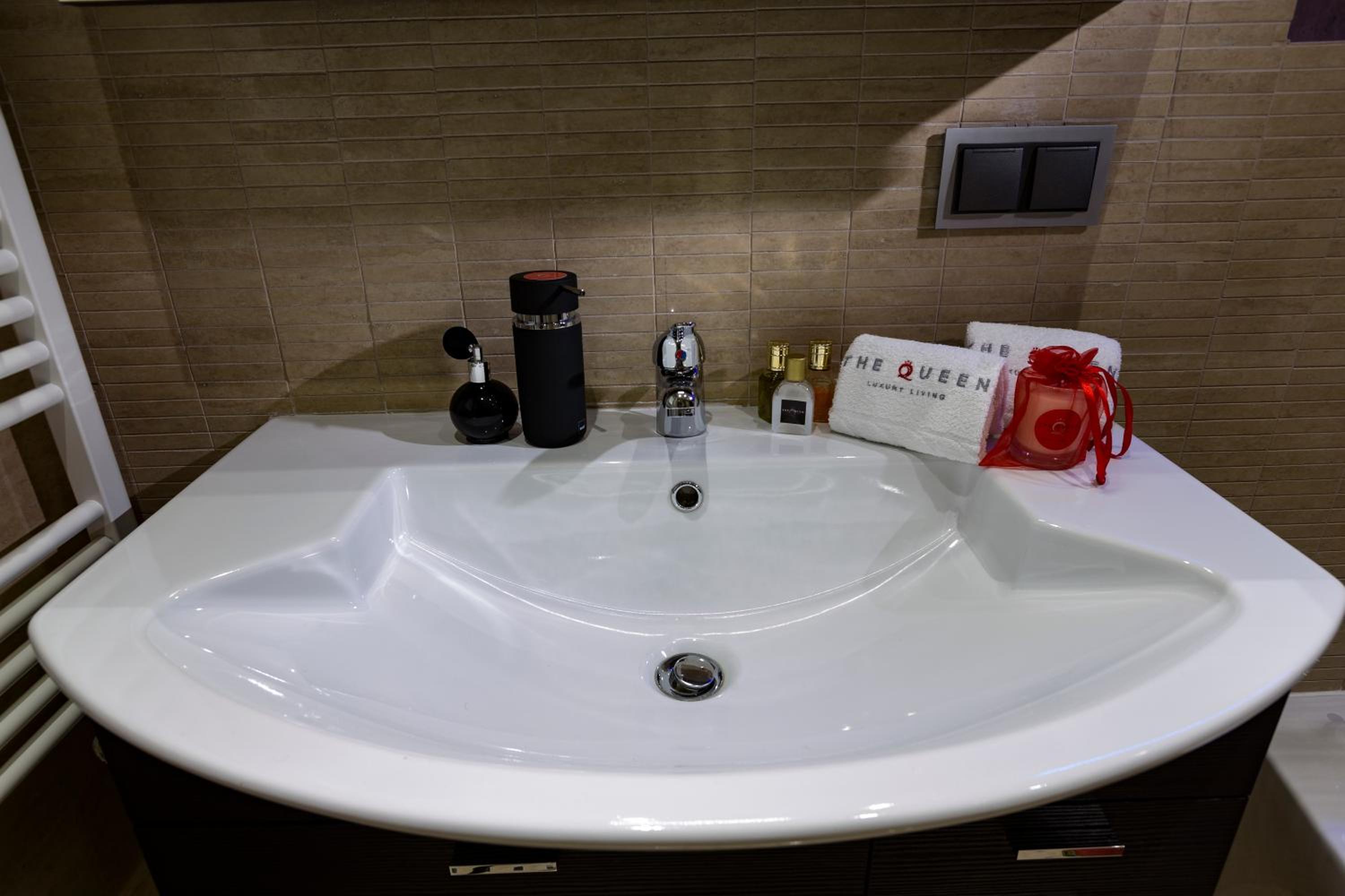 The Queen Luxury Apartments - Villa Carlotta