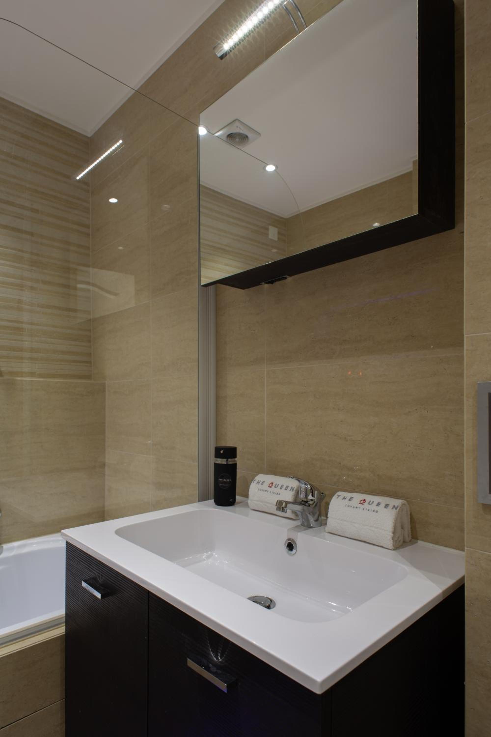 The Queen Luxury Apartments - Villa Carlotta
