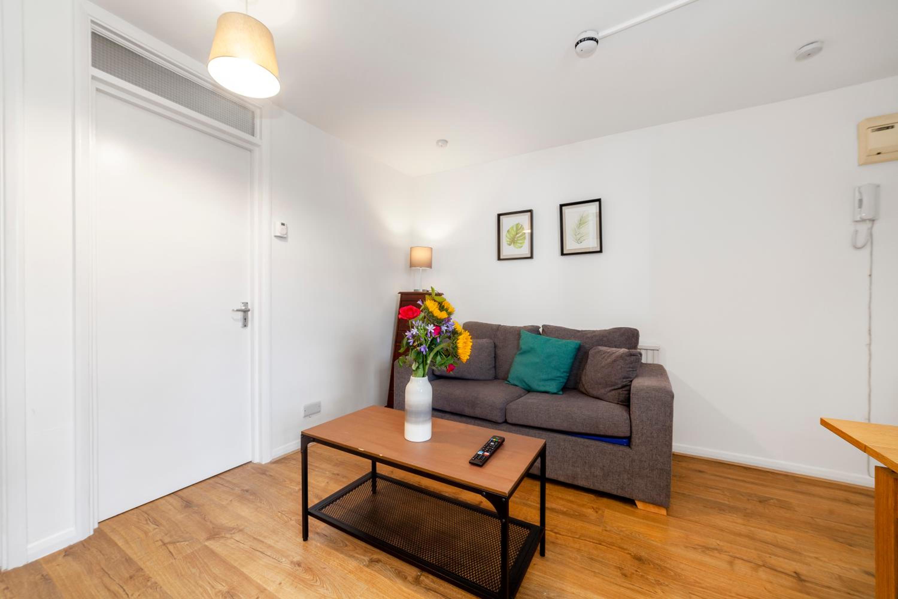 Vibrant 2BR Flat in the heart of Fitzrovia