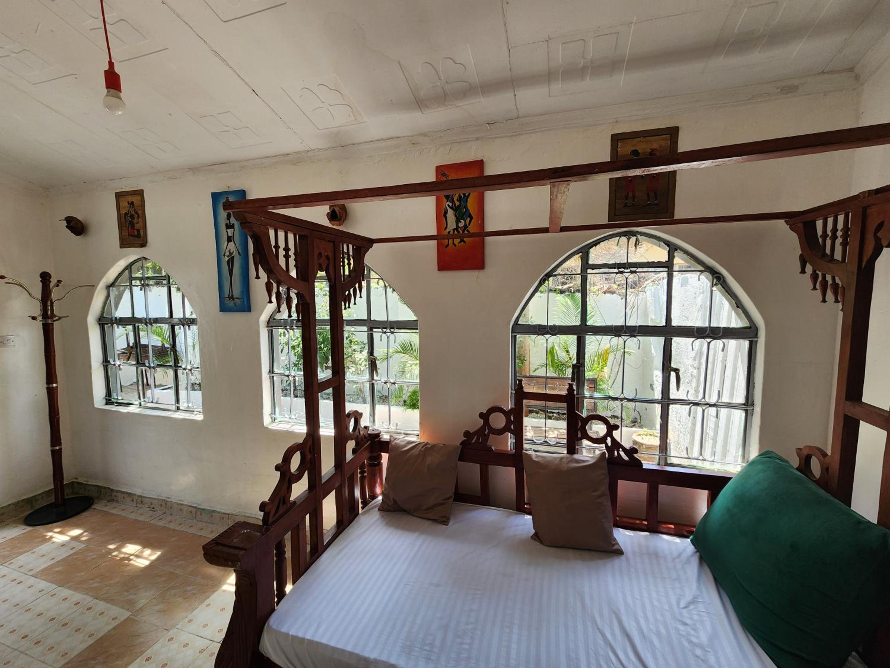 Nindi Maber 3bed wifi parking gazebo view 3