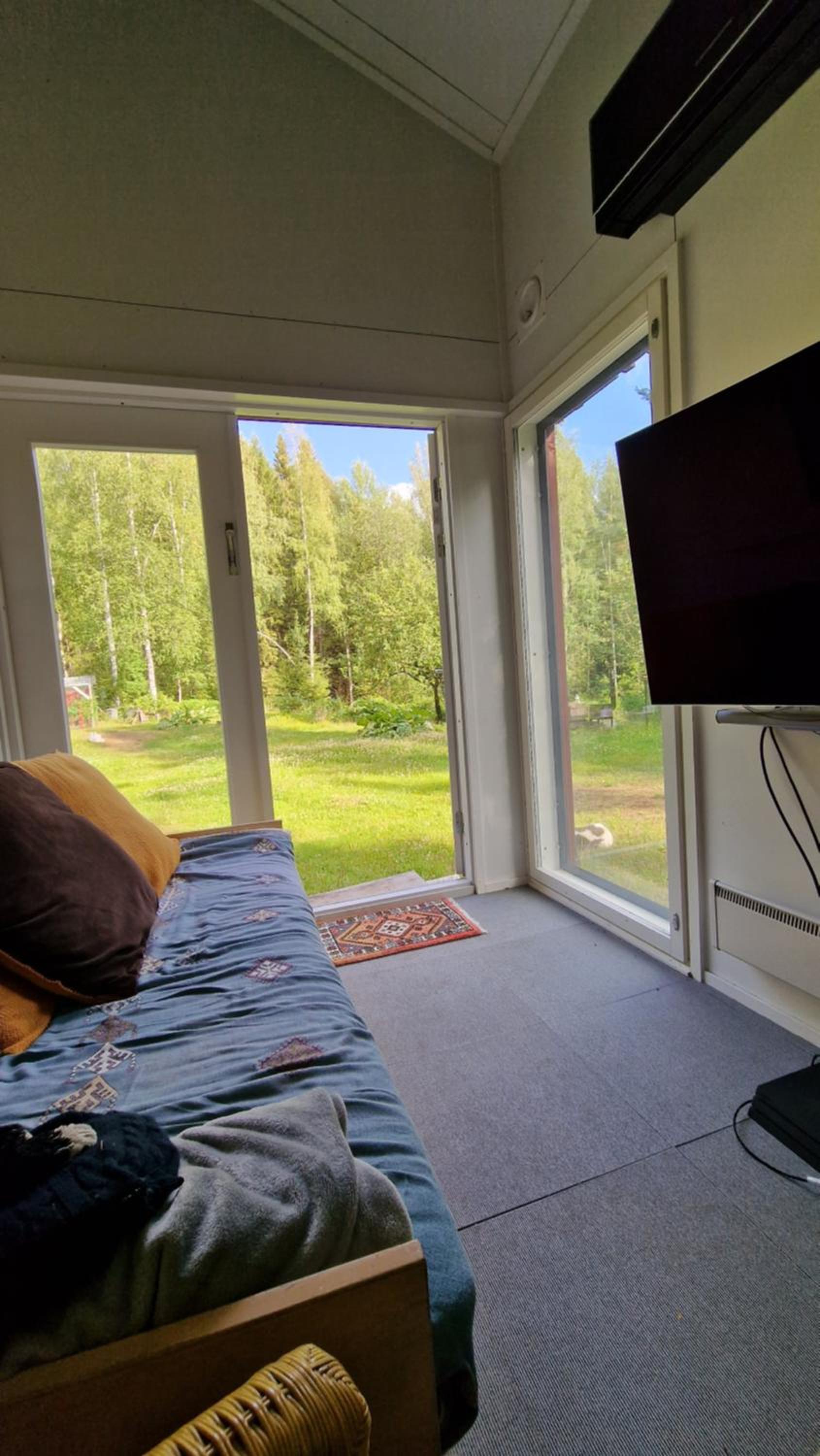Hirsimökki kansallispuistossa