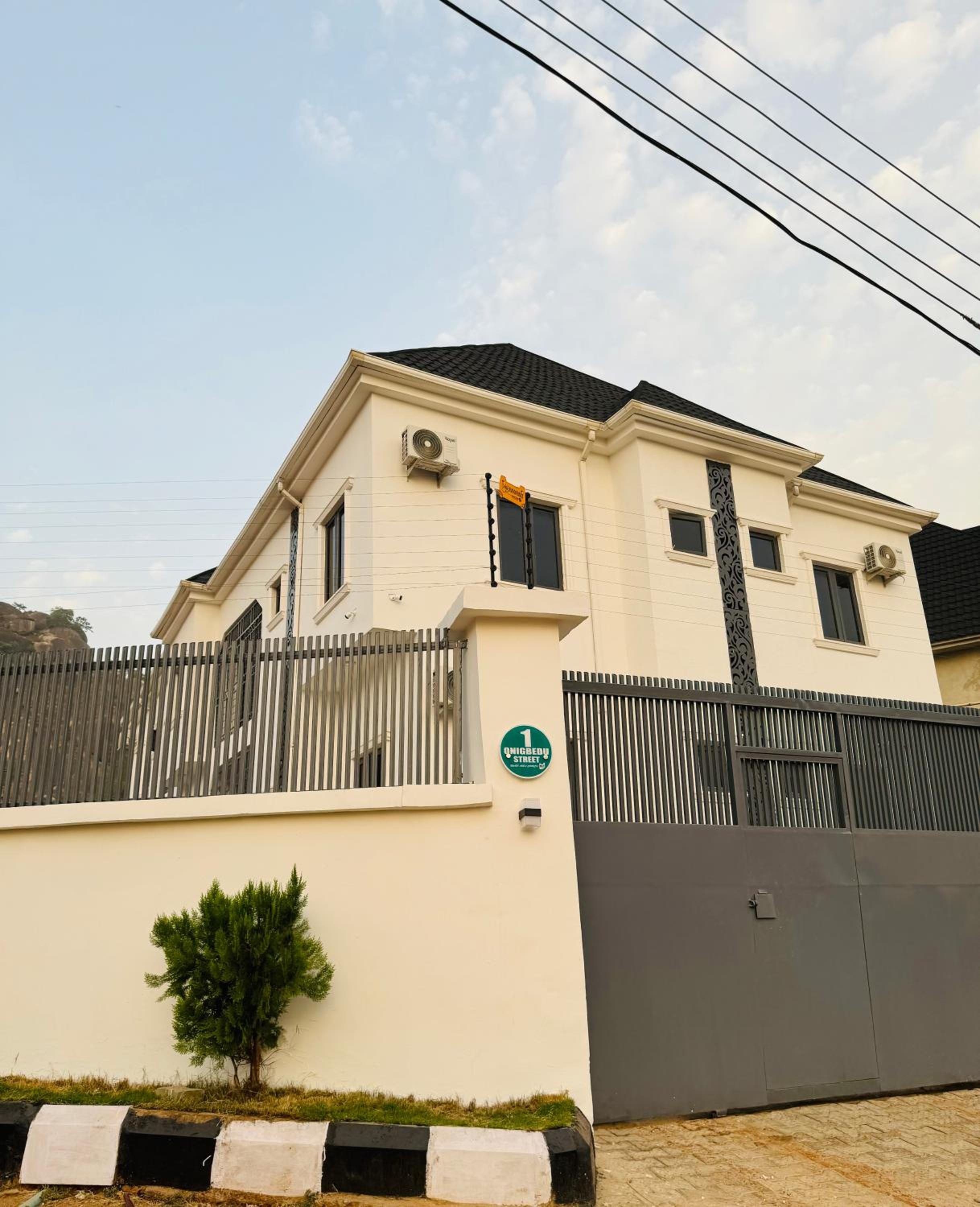Icon Grand Apartments (The Rock View)