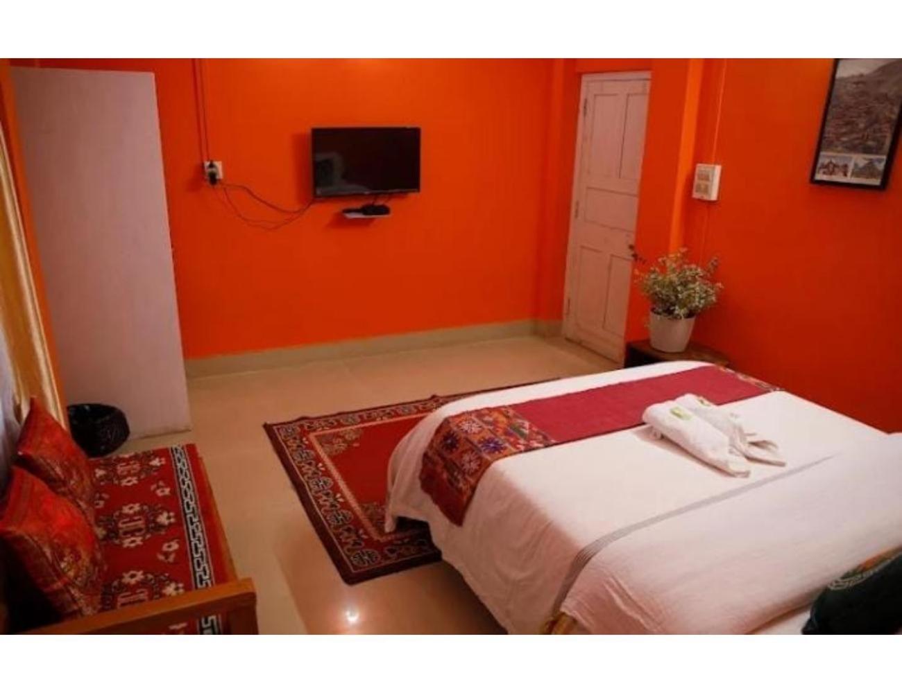 Dhe dhen ghakhil homestay, Bomdila view 5