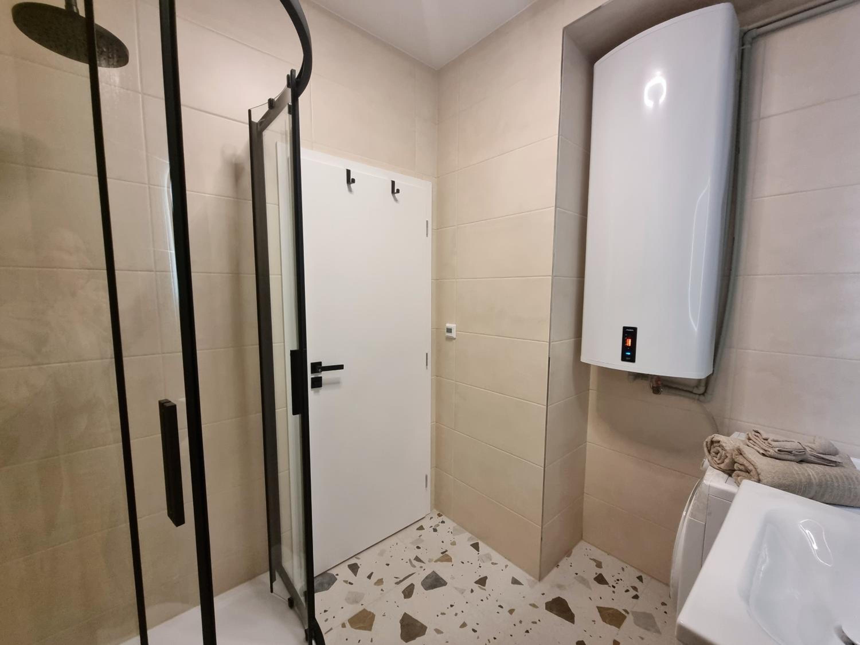 7th Heaven Apartment close to metro and center