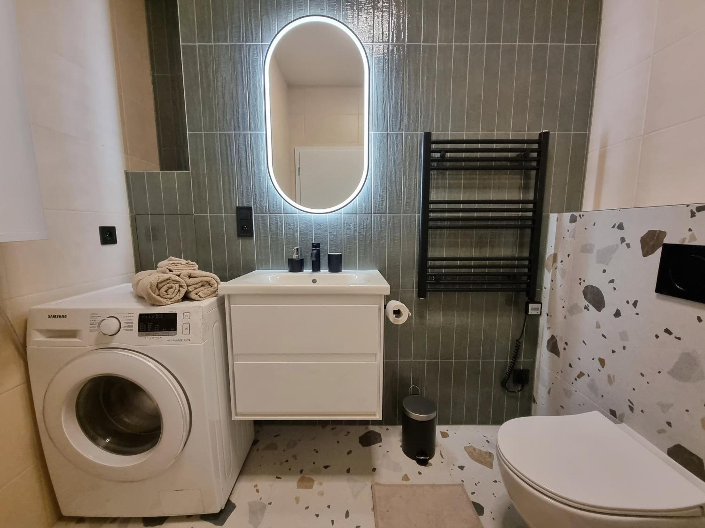 7th Heaven Apartment close to metro and center