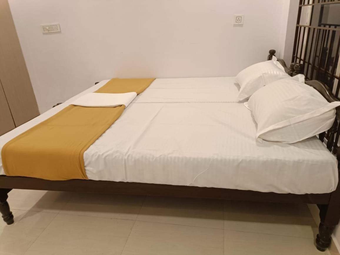 sea waves Rooms view 2