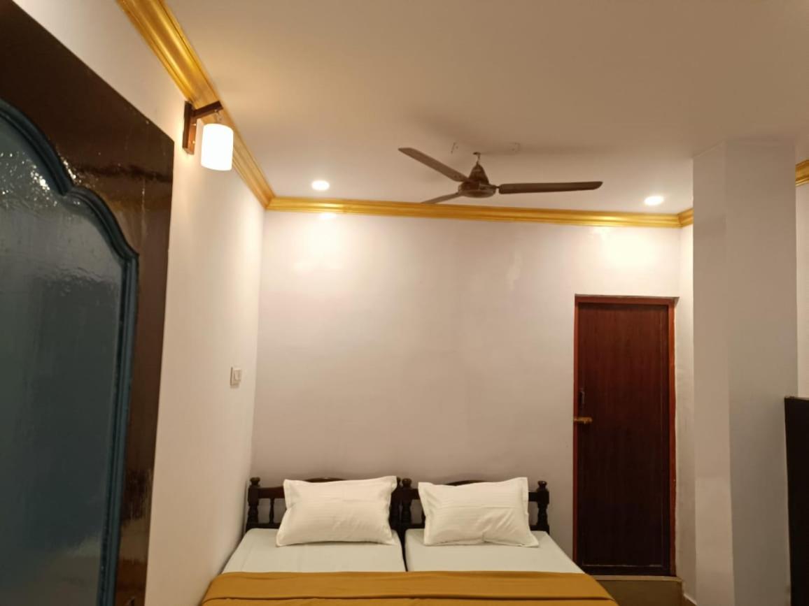 sea waves Rooms view 4