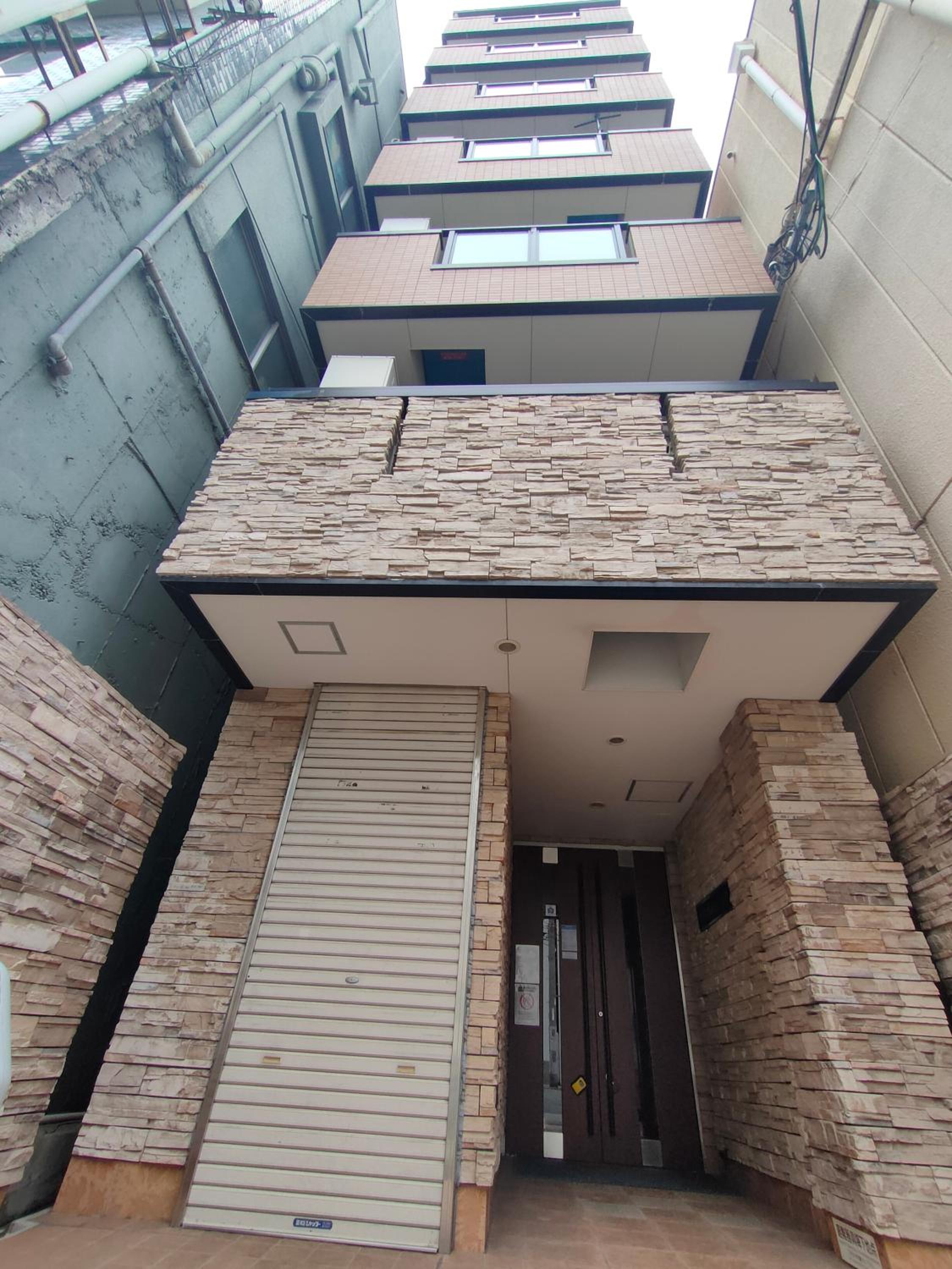 Apartments in the Namba area with airport bus and railway access