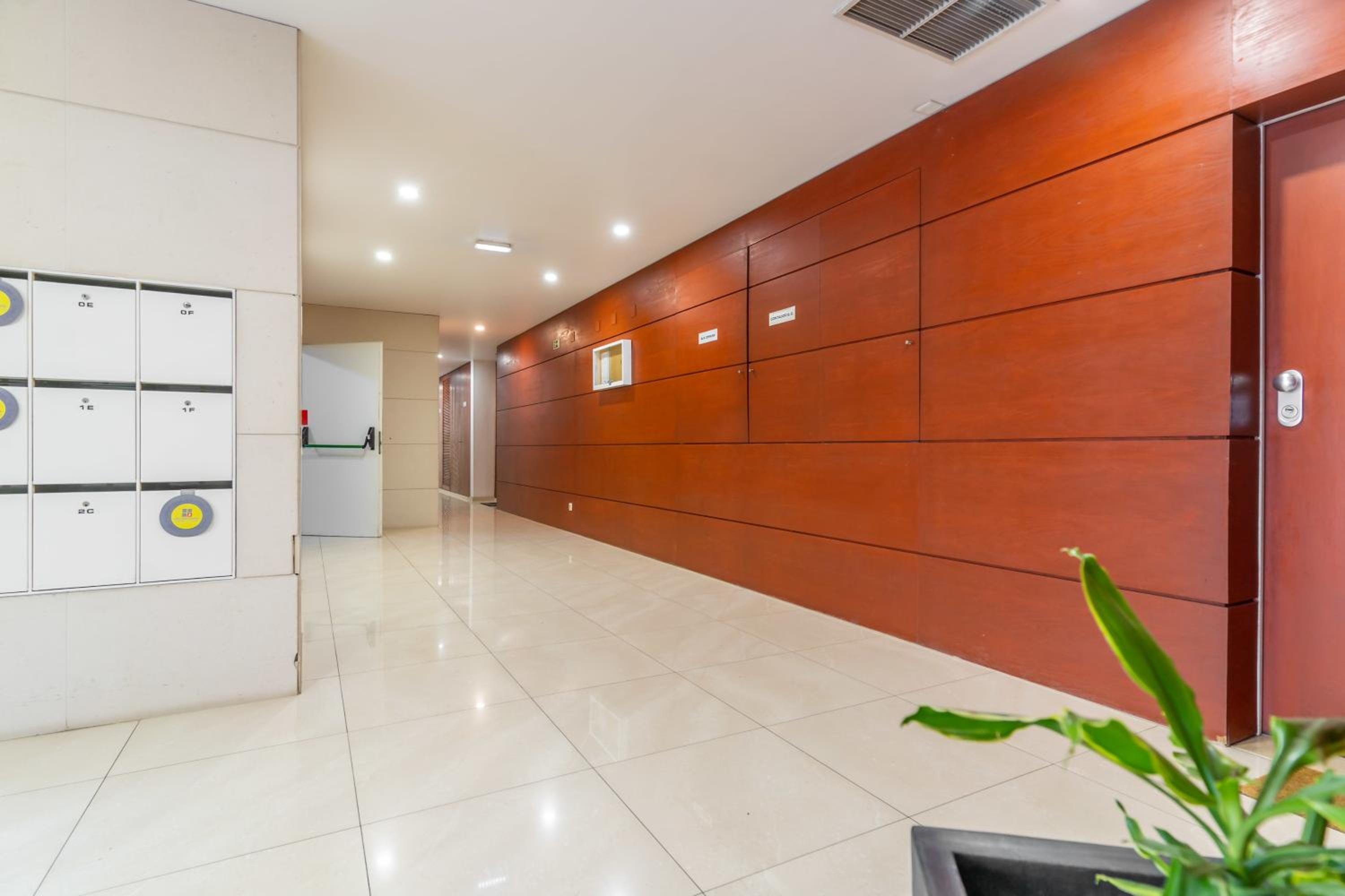 Hotel Apart T3 com piscina tenis ginasio e parq infant - Image 1