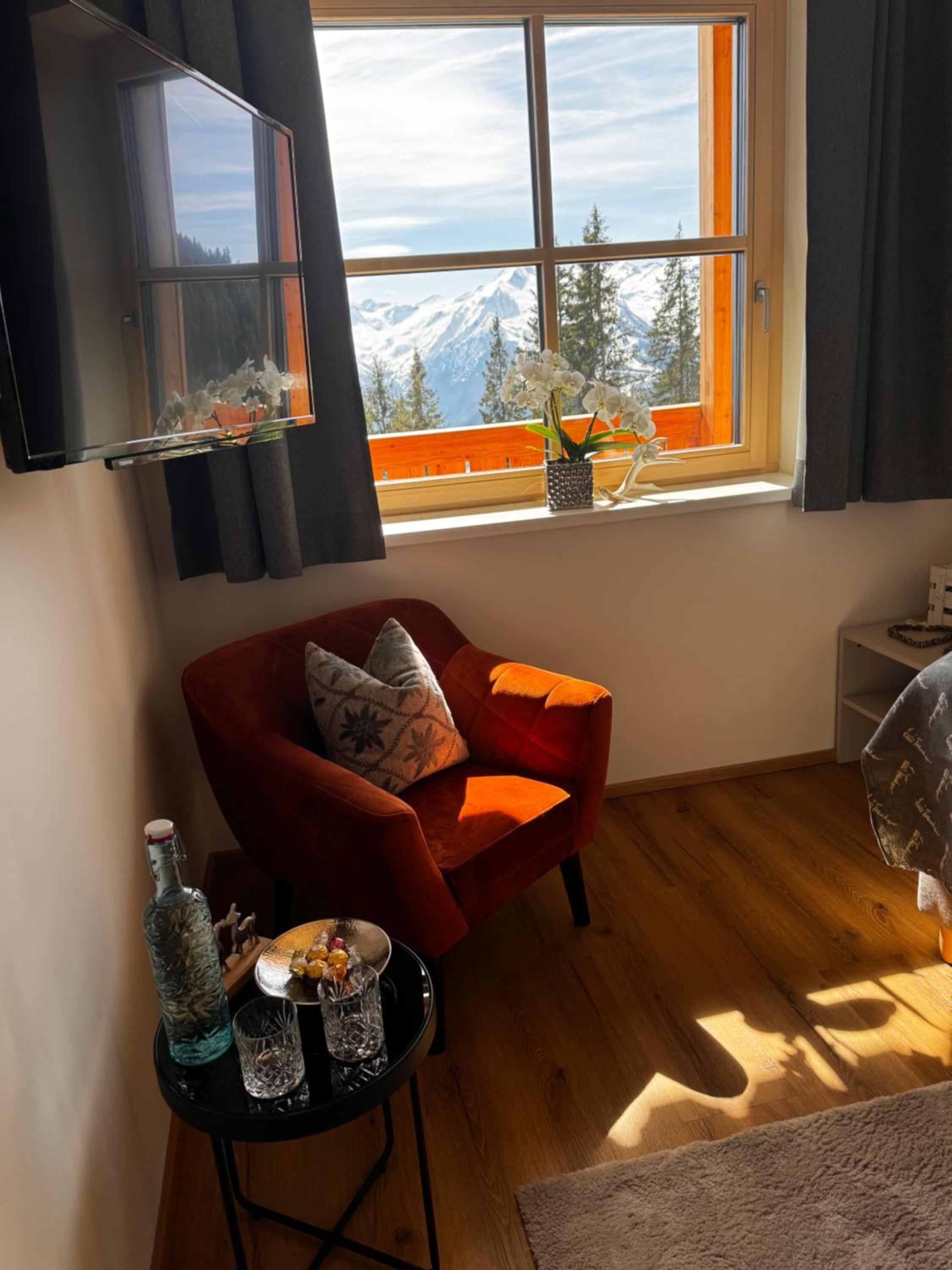 GLOCKNERALM - HIKING- and SKIHOTEL exklusively accessible by cable car