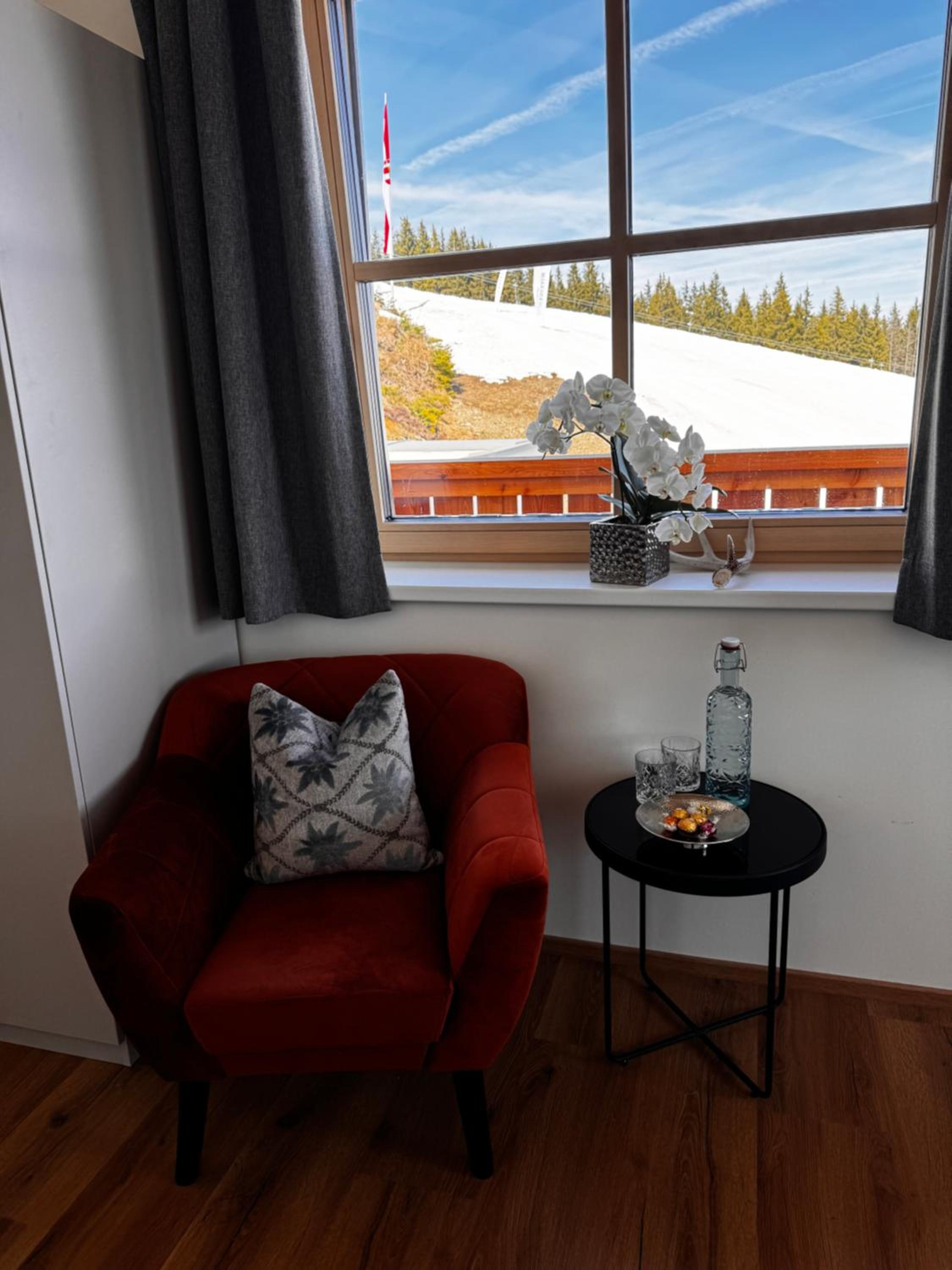GLOCKNERALM - HIKING- and SKIHOTEL exklusively accessible by cable car