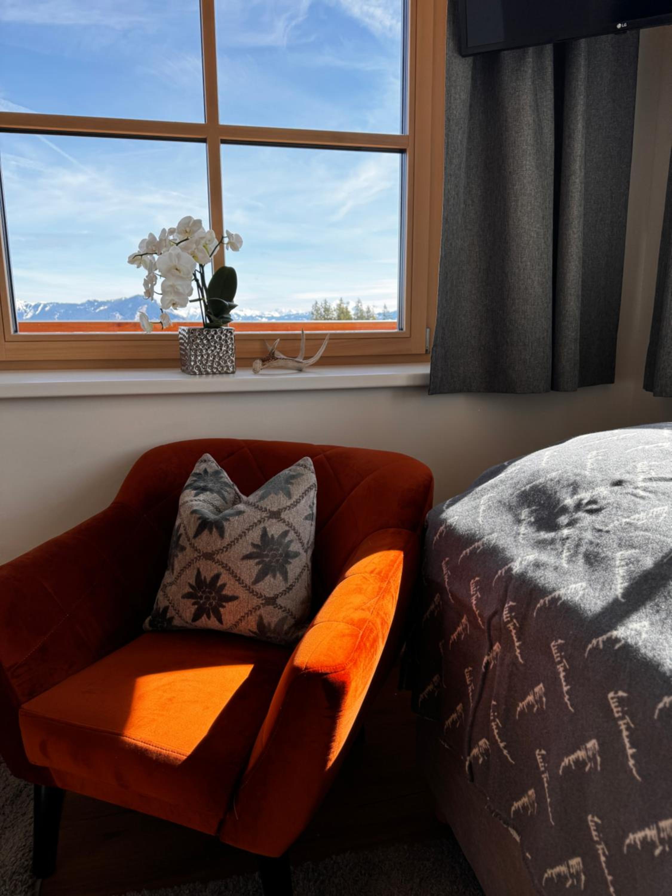 GLOCKNERALM - HIKING- and SKIHOTEL exklusively accessible by cable car