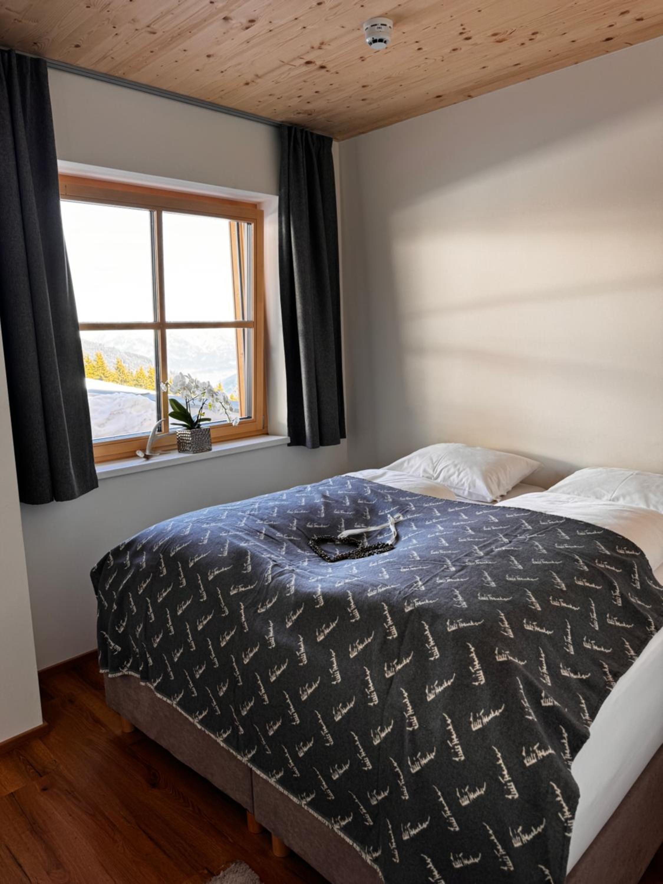 GLOCKNERALM - HIKING- and SKIHOTEL exklusively accessible by cable car