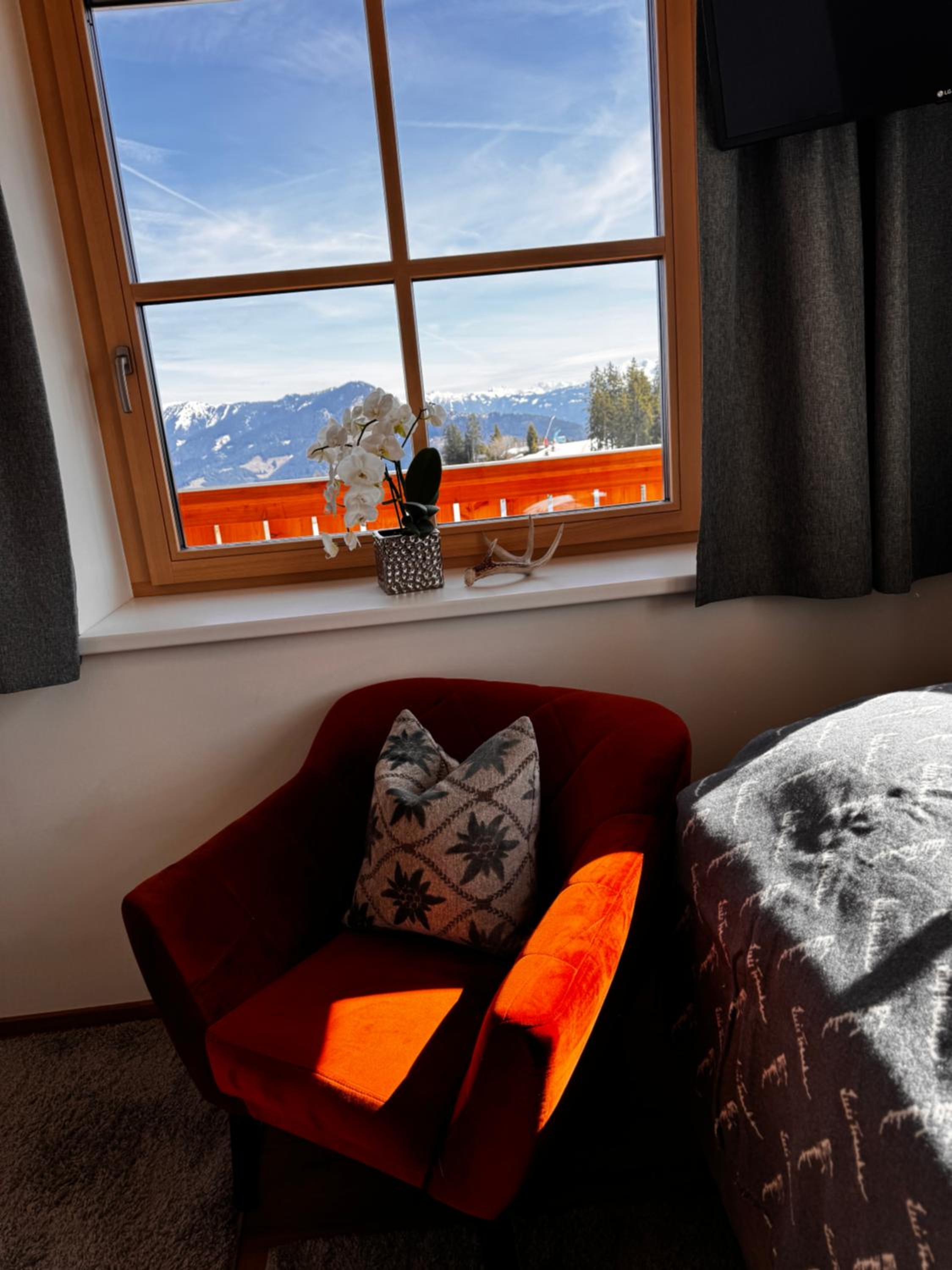 GLOCKNERALM - HIKING- and SKIHOTEL exklusively accessible by cable car