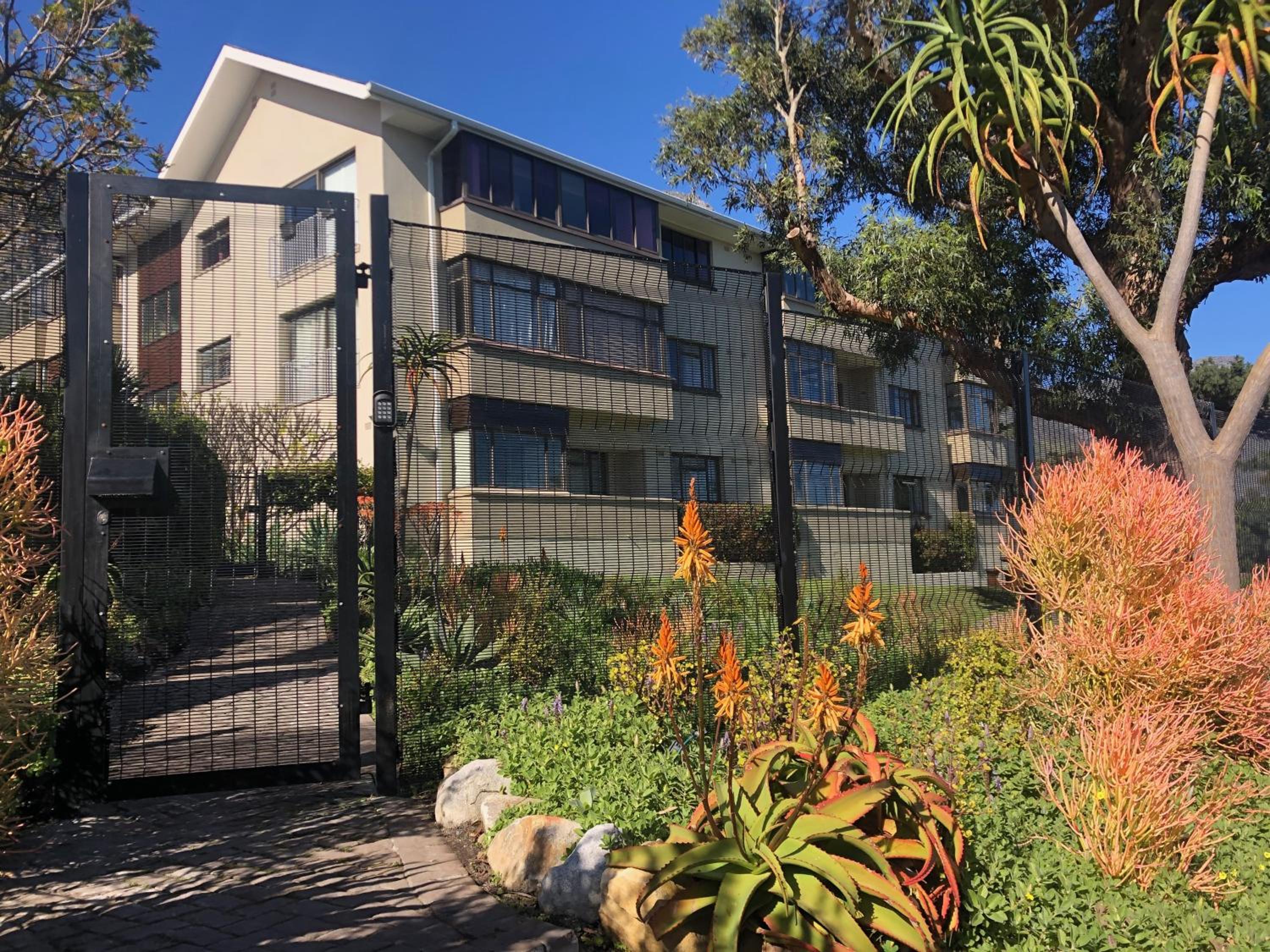 Sundrenched 2 bed 2 bath apartment + sea views view 3