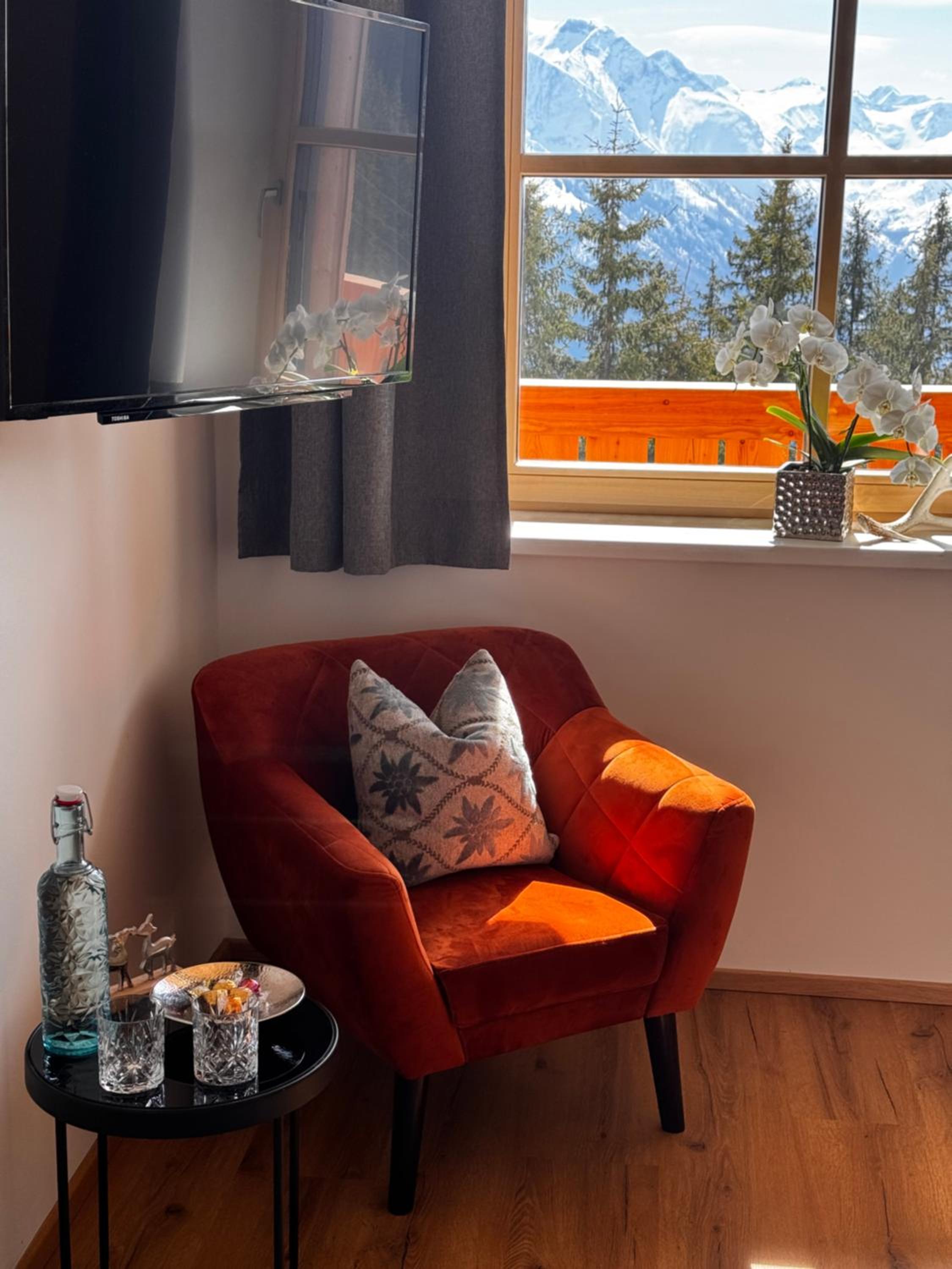 GLOCKNERALM - HIKING- and SKIHOTEL exklusively accessible by cable car