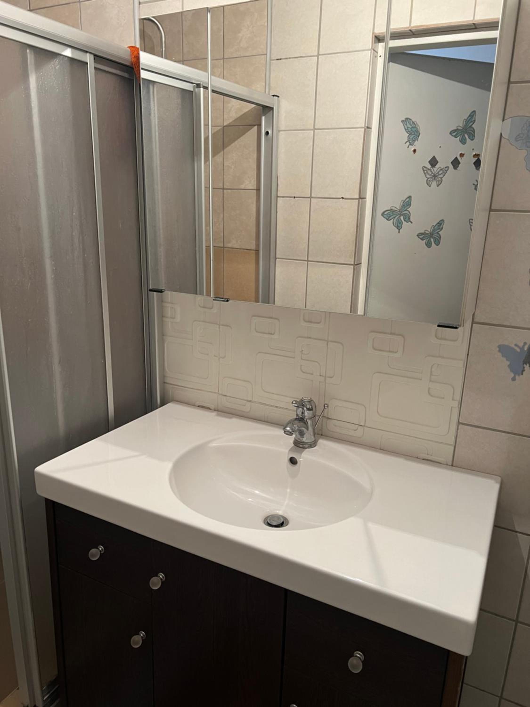 2 Zimmer mit Bad und WC teilen