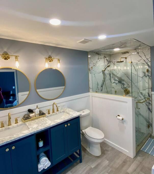 Recently remodeled 4 bedroom Michigan lakehouse! view 4