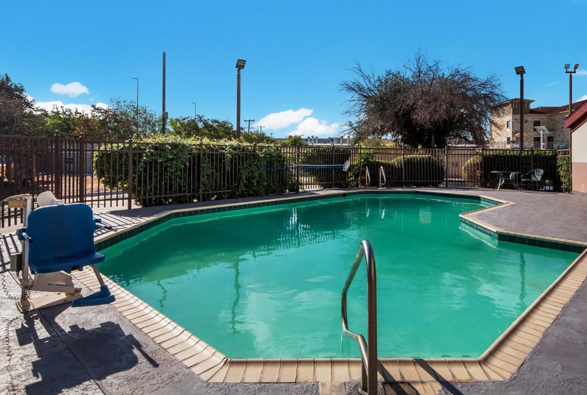 HomeTowne Studios by Red Roof San Antonio - SeaWorld Northwest, Zdjęcie 21