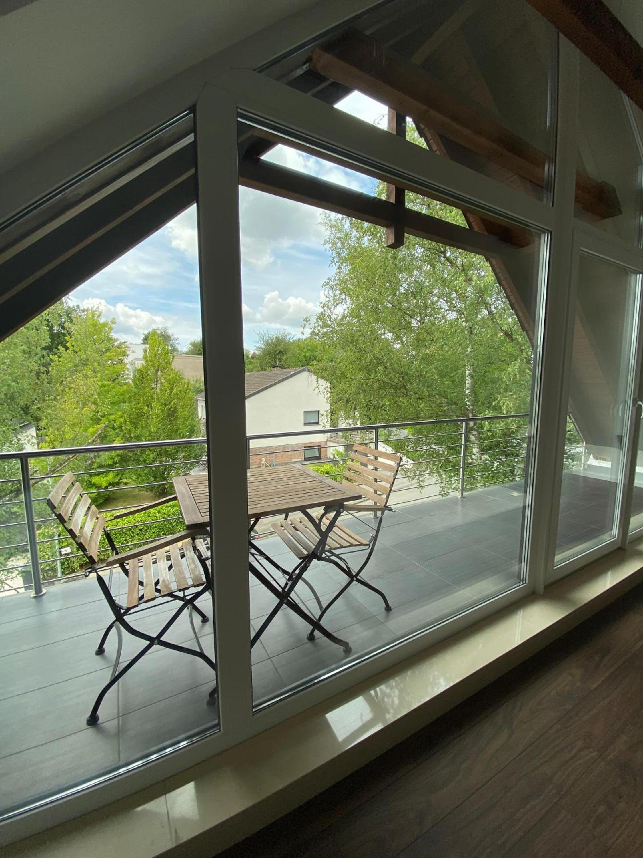 Modernes Ferienhaus mit 2 Balkonen, Terrasse und Garten !