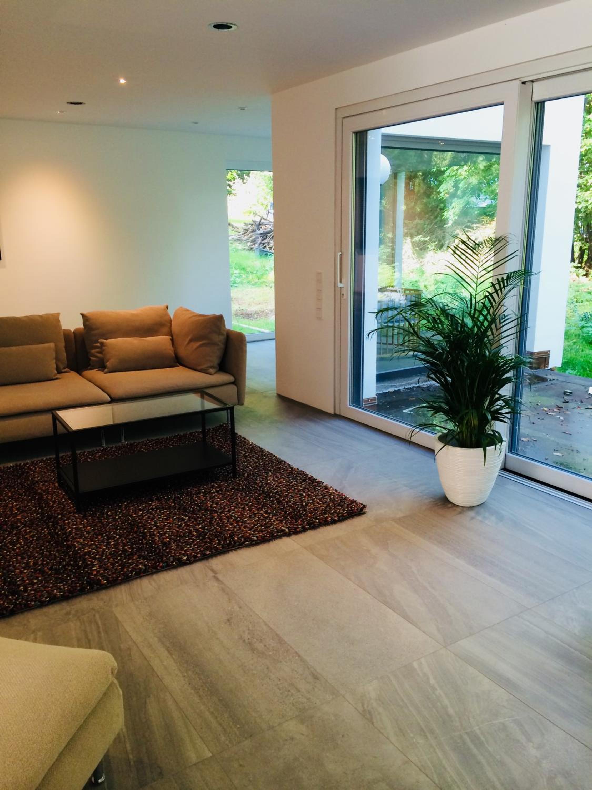 Modernes Ferienhaus mit 2 Balkonen, Terrasse und Garten !