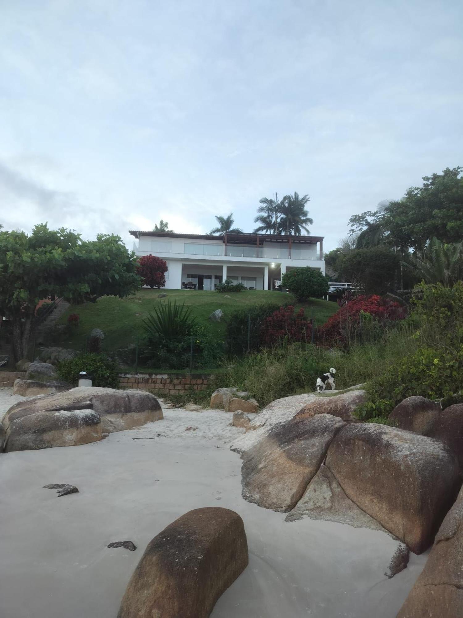 Paradise just 10 steps away from the ocean - Residência Dorabel