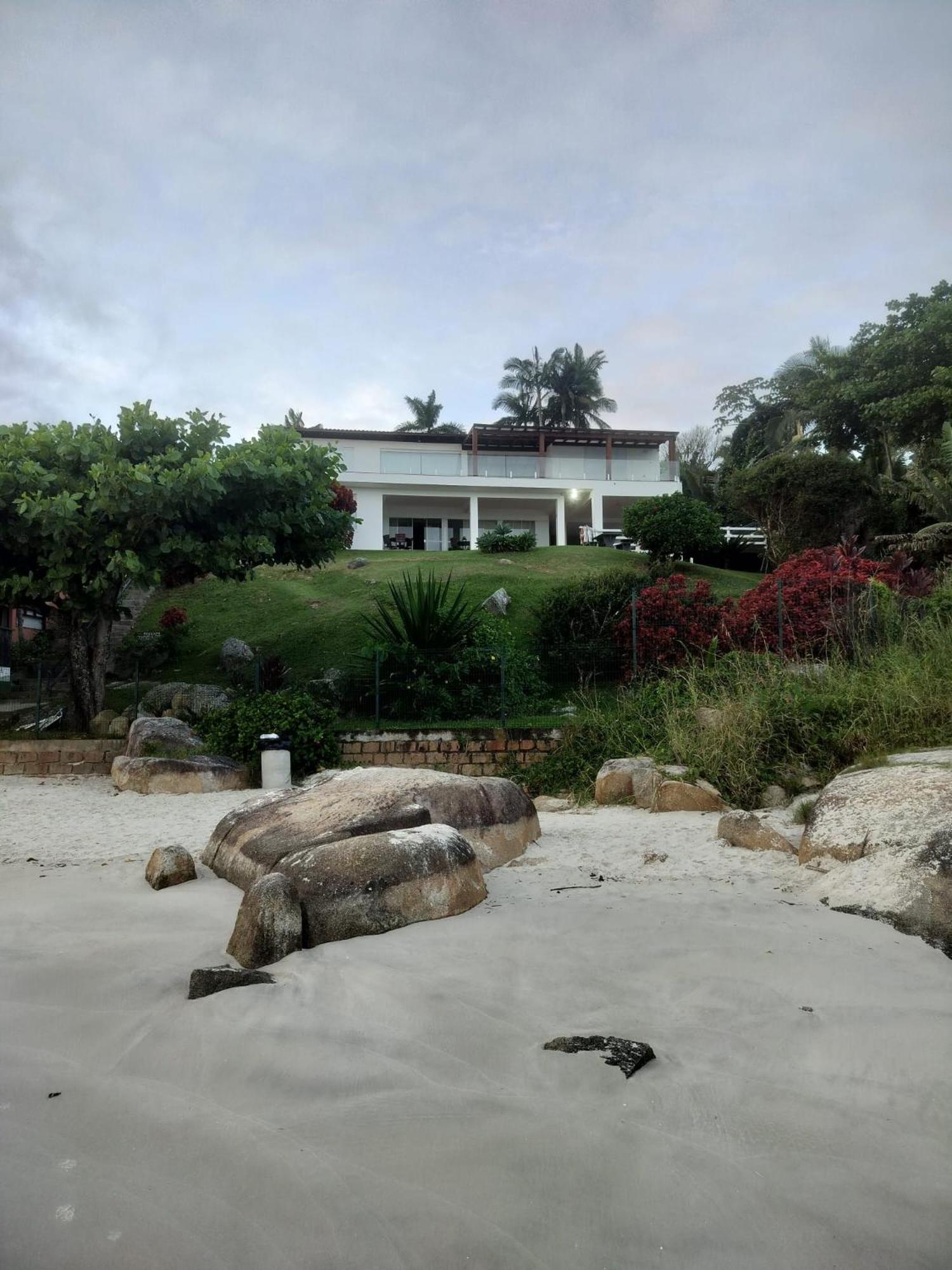 Paradise just 10 steps away from the ocean - Residência Dorabel
