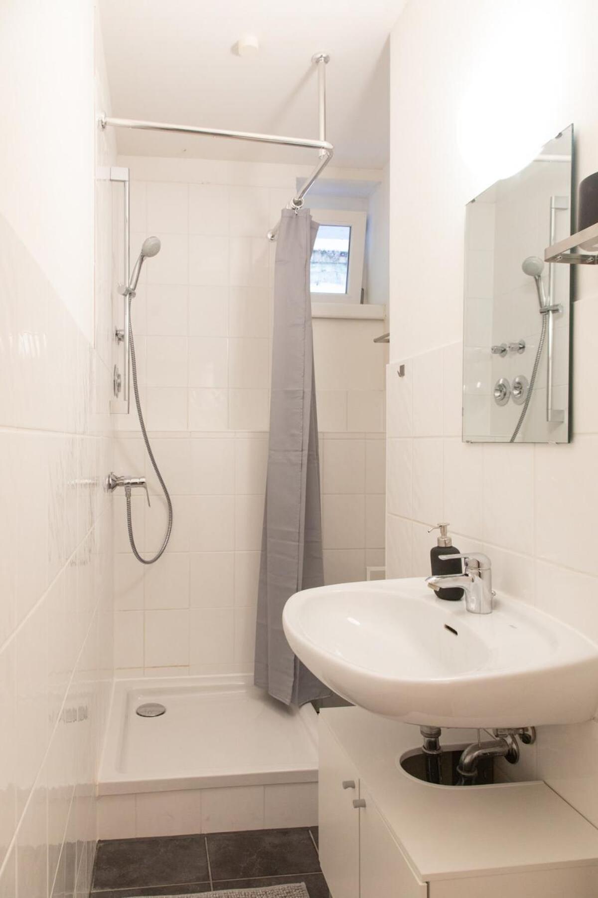 Homely Berlin - Spacious Flat Quiet, Friedrichstraße, River