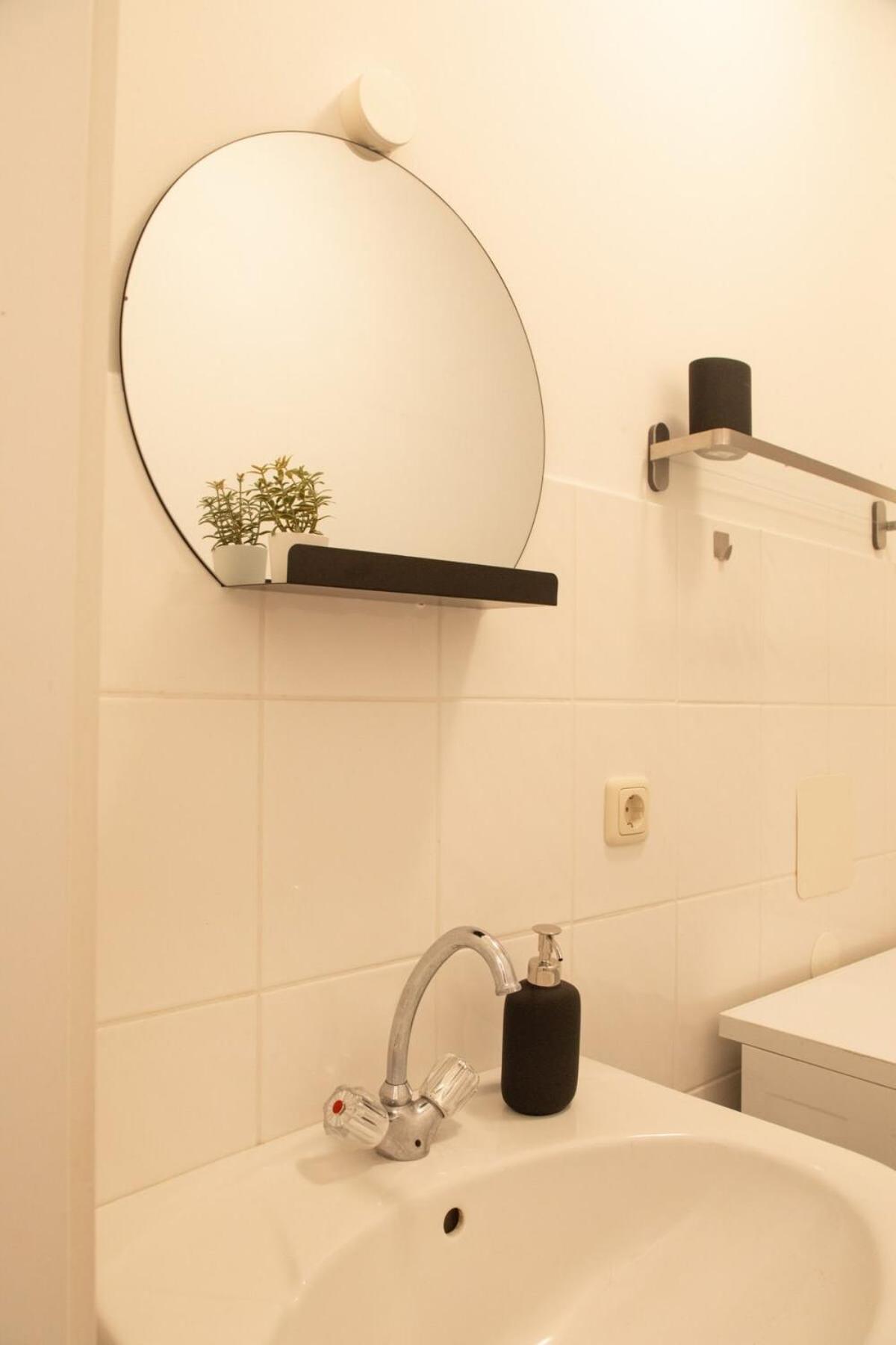 Homely Berlin - Spacious Flat Quiet, Friedrichstraße, River