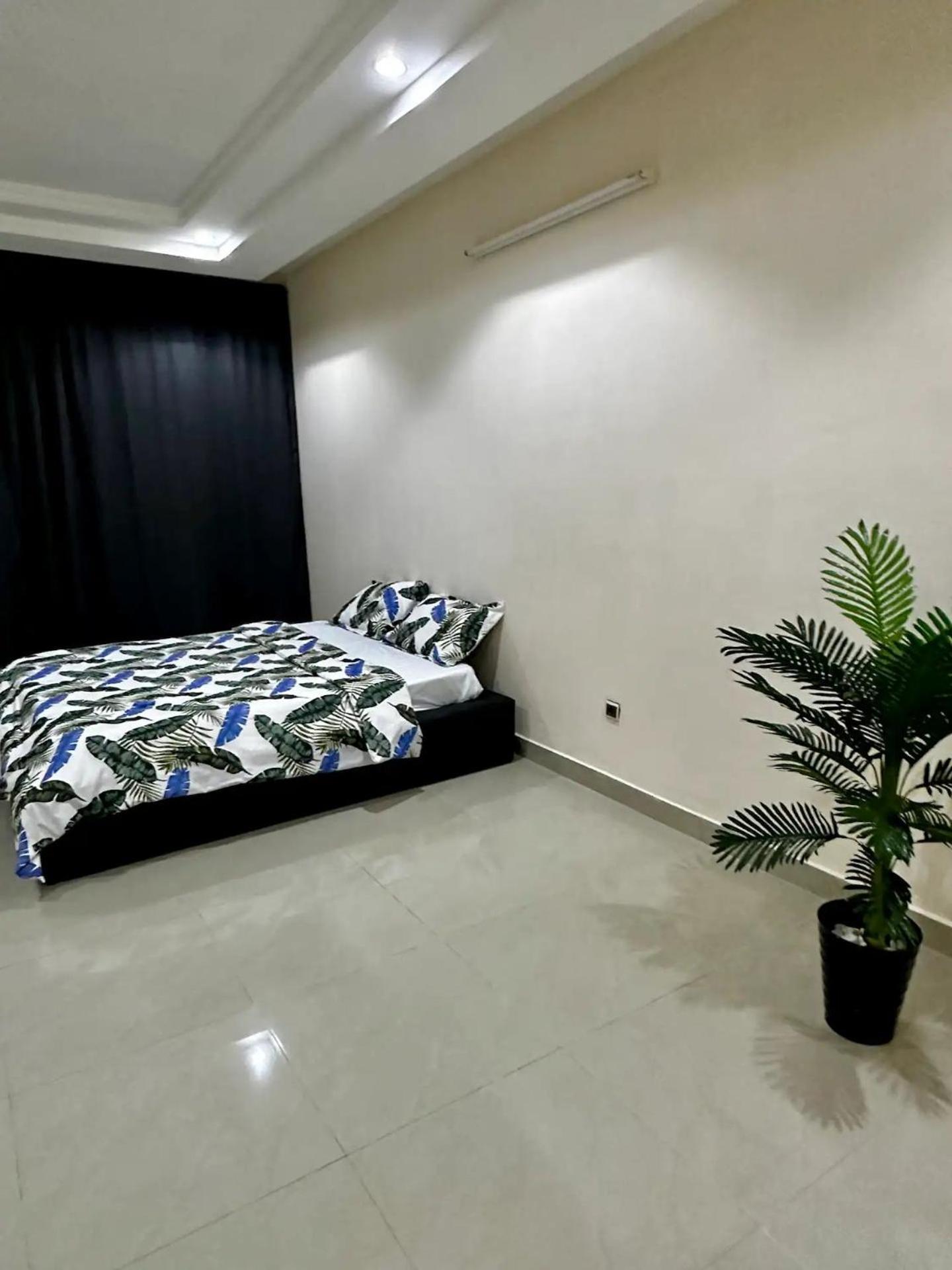Spacious Private Room With Balcony (Private Shower Downstairs)