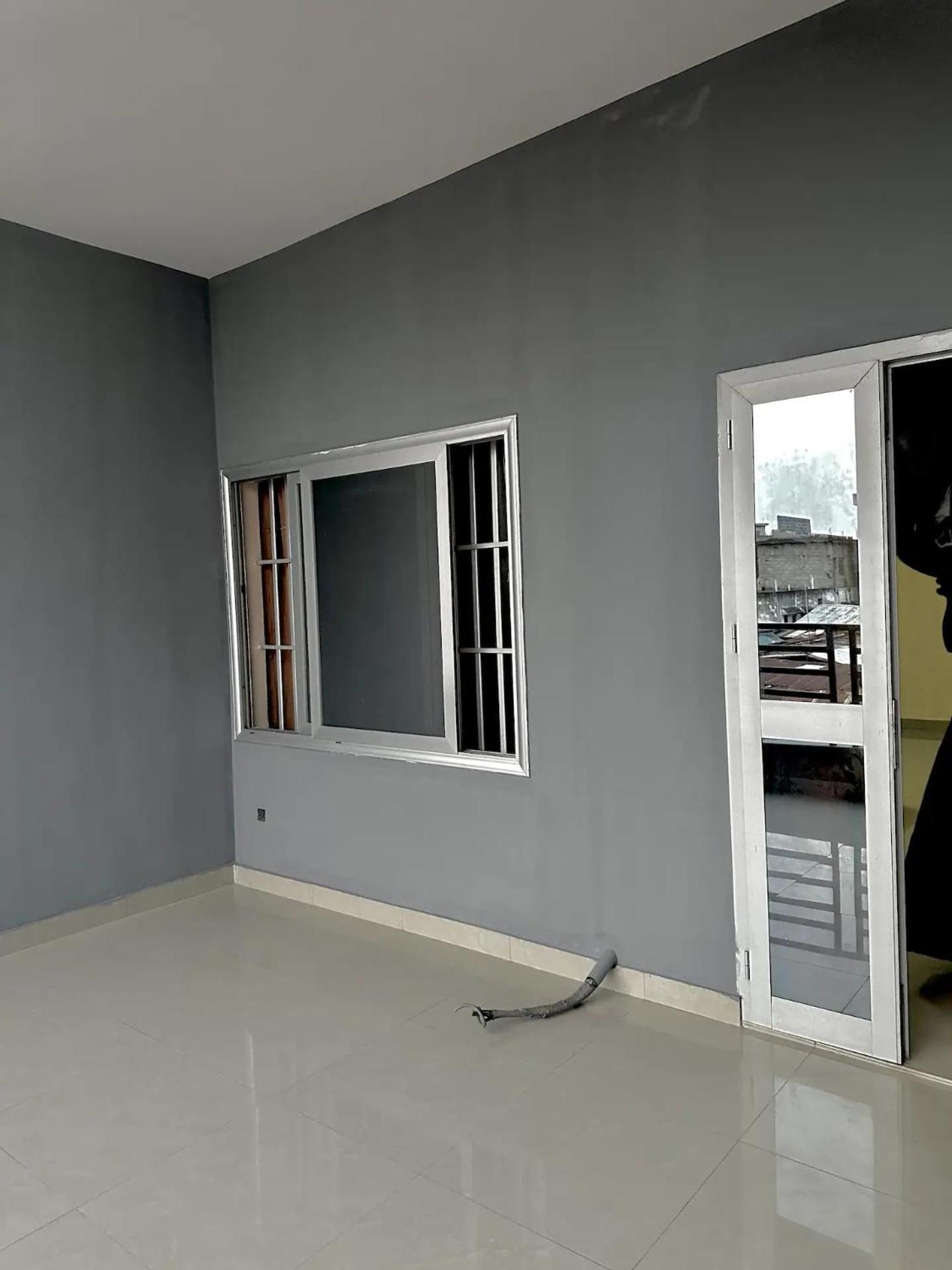 Spacious Private Room With Balcony (Private Shower Downstairs)