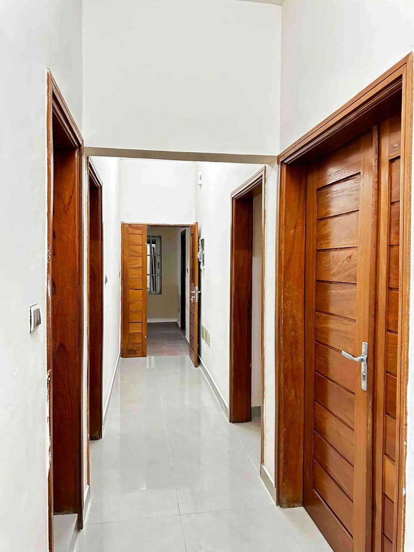Spacious Private Room With Balcony (Private Shower Downstairs)
