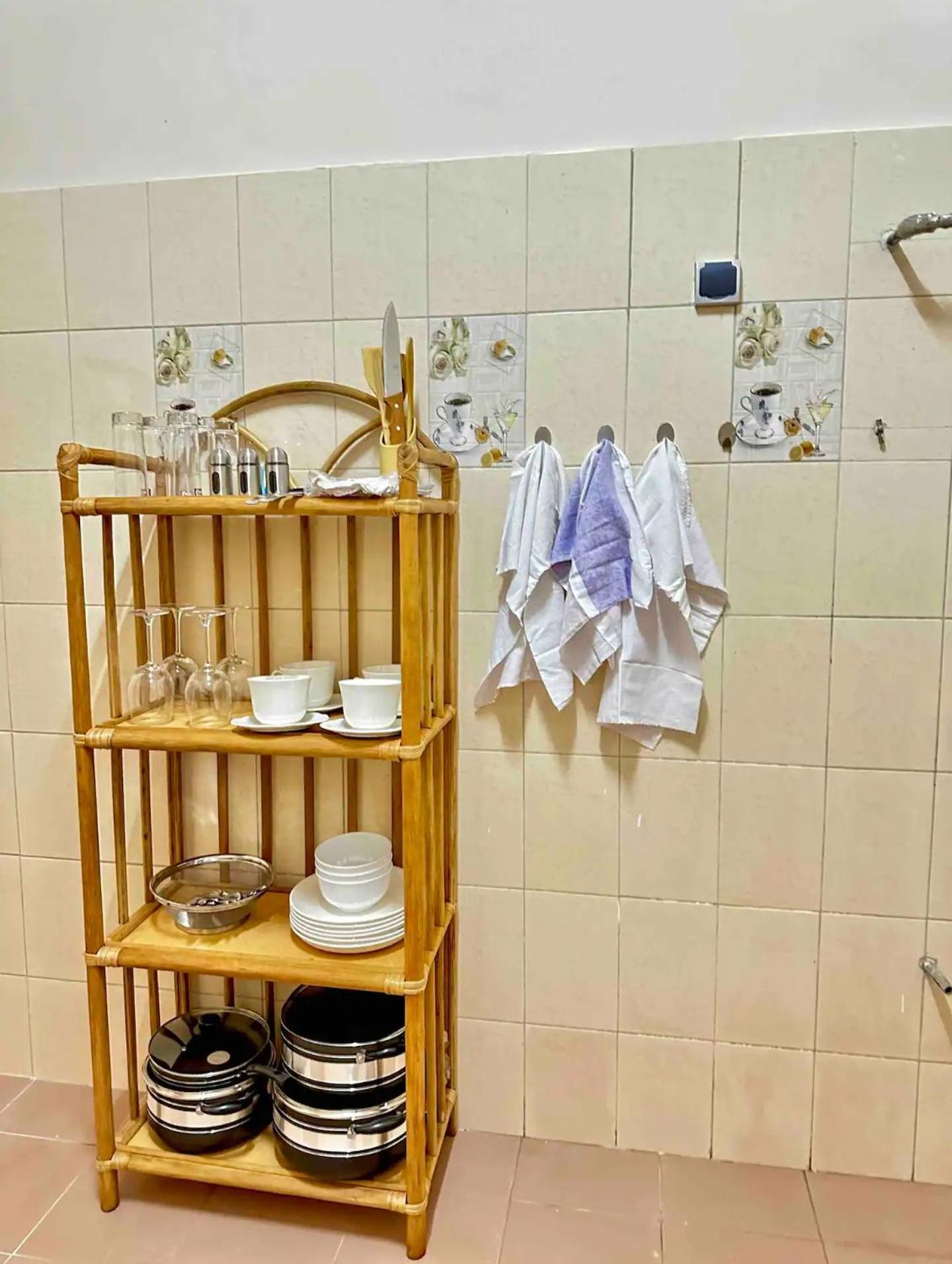 Spacious Private Room With Balcony (Private Shower Downstairs)