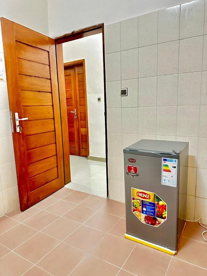 Spacious Private Room With Balcony (Private Shower Downstairs)