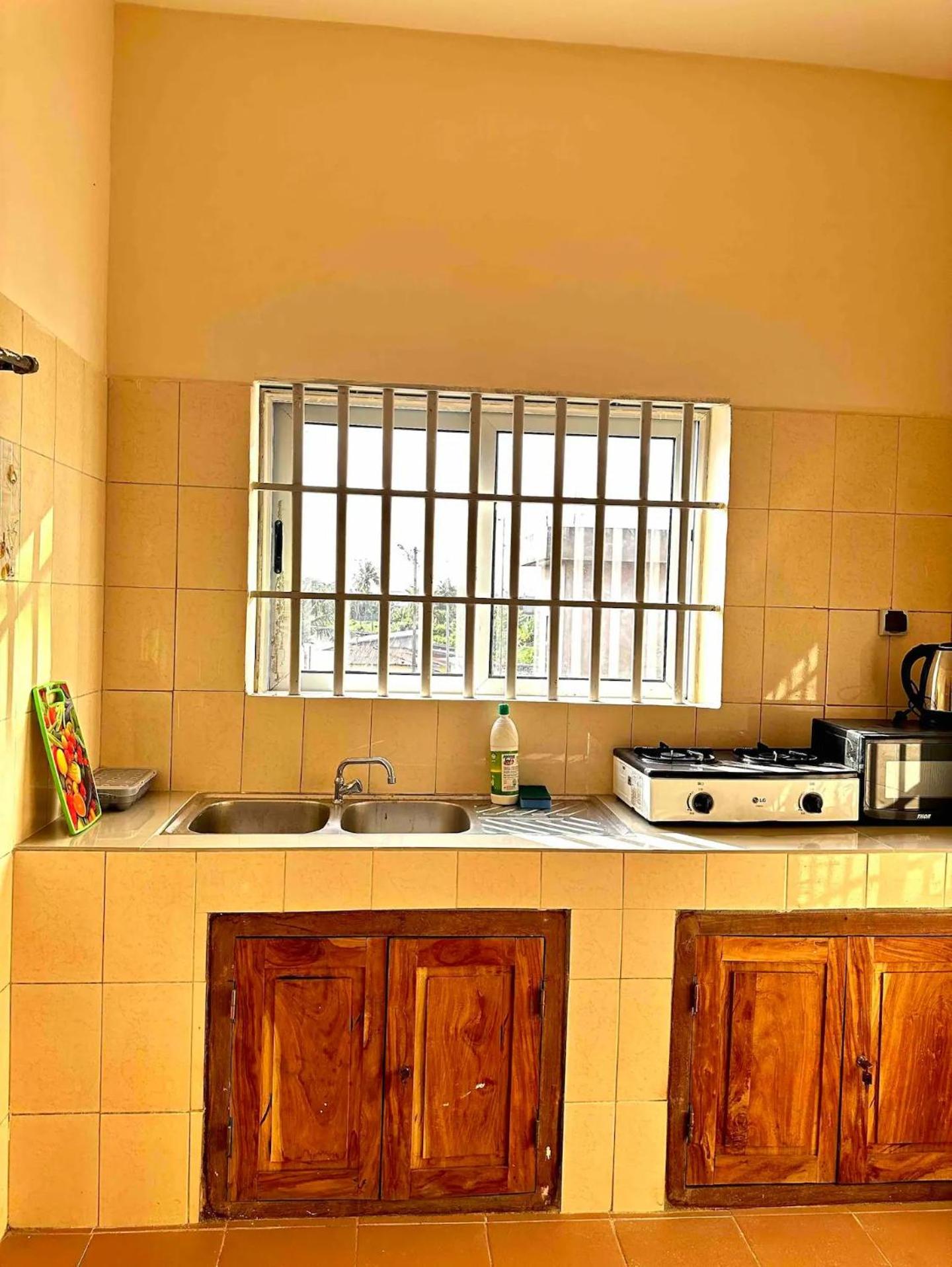 Spacious Private Room With Balcony (Private Shower Downstairs)